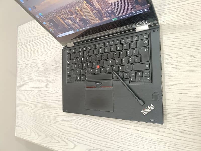 Lenovo Thinkpad X380 yoga core i5 8th gen quadcore 13.3 Fhd touch 360 4