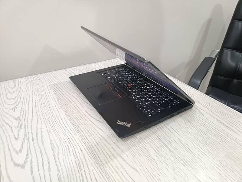 Lenovo Thinkpad X380 yoga core i5 8th gen quadcore 13.3 Fhd touch 360 7