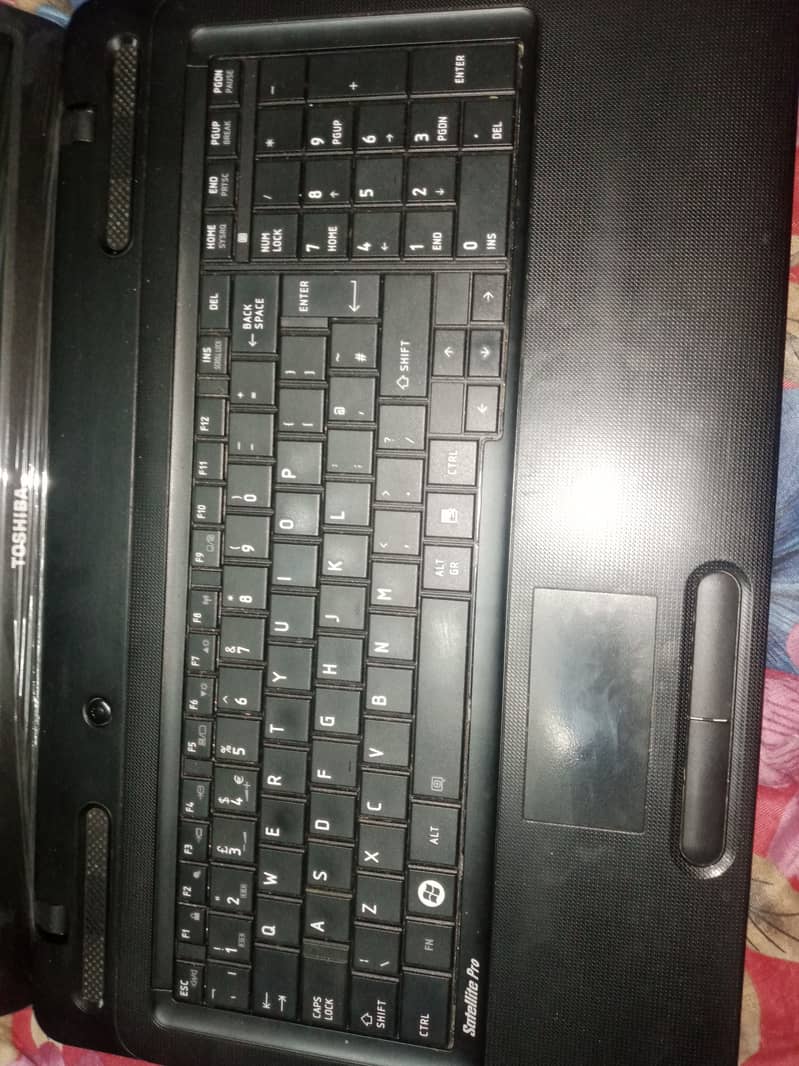 TOSHIBA laptop 4/320 i5 2