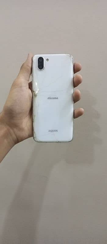 Aquos r2 2