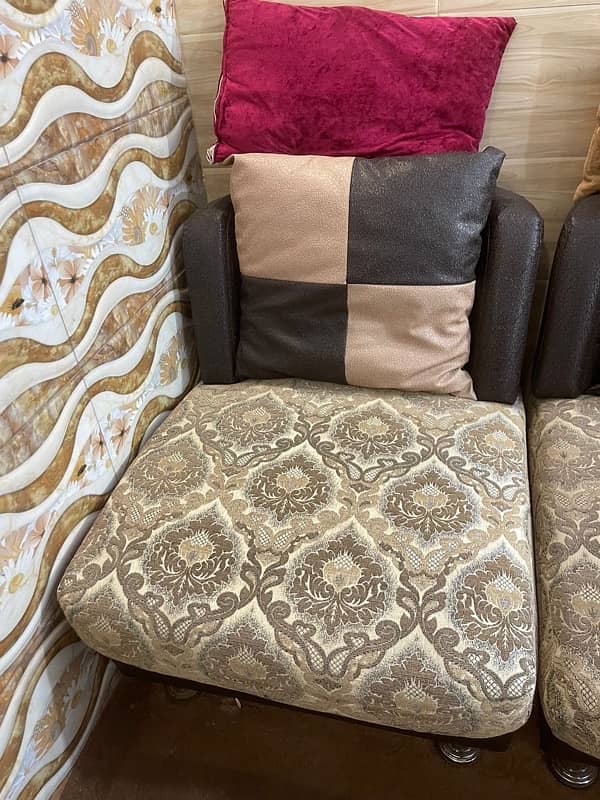 7 seater sofa set with cushions 0