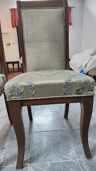 Dining table with 6 chairs for sale 5