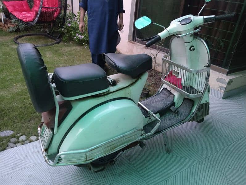 Vespa 150cc antique white 1