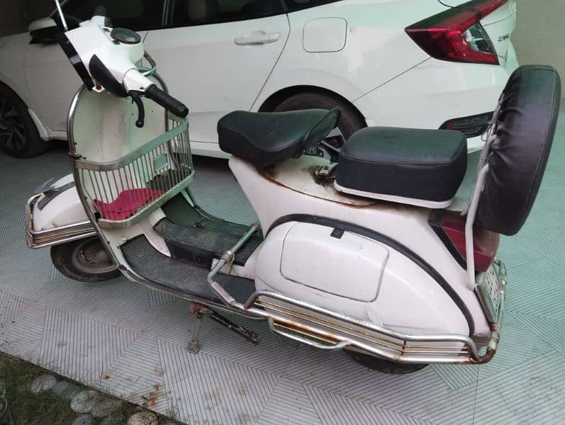 Vespa 150cc antique white 2