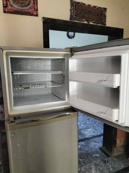 Dawalnce fridge forsale 9