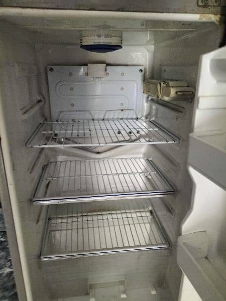 Dawalnce fridge forsale 10