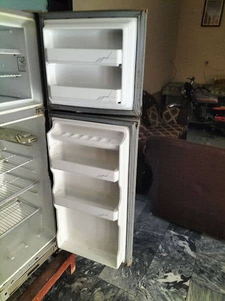 Dawalnce fridge forsale 14