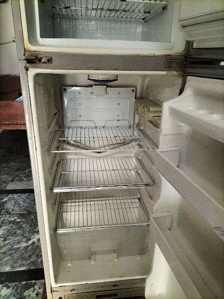 Dawalnce fridge forsale 16