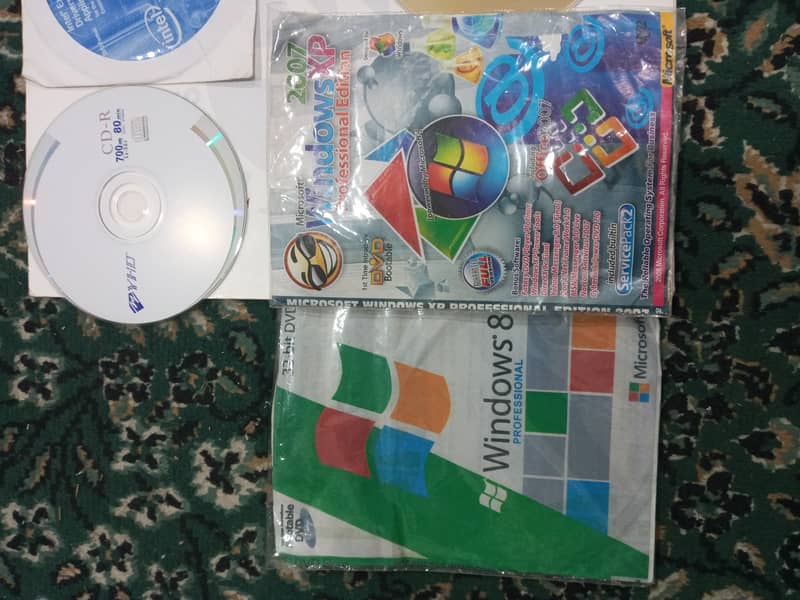 DVD Player, Mouse, Windows, Utilities, drivers & Office Software CDs 1