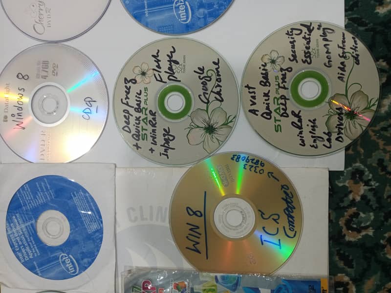 DVD Player, Mouse, Windows, Utilities, drivers & Office Software CDs 2