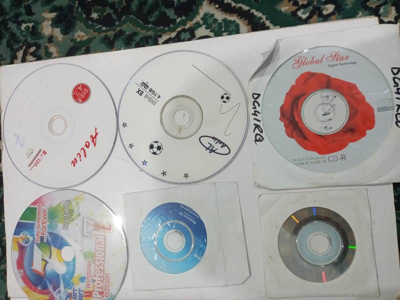 DVD Player, Mouse, Windows, Utilities, drivers & Office Software CDs 4