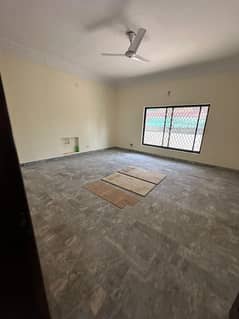 Spacious 2 kanal triple story house for rent 0