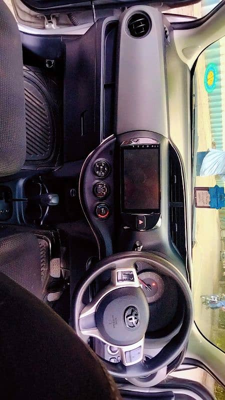 Toyota Vitz 2018 8