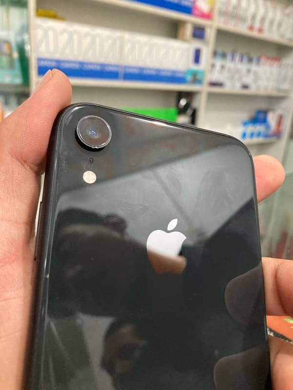 iPhoneXR 64GB Mint Condition 2