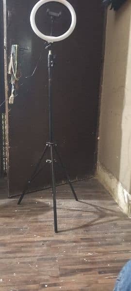 RING LIGHT FOR SELL WITH BOX AND STAND 1