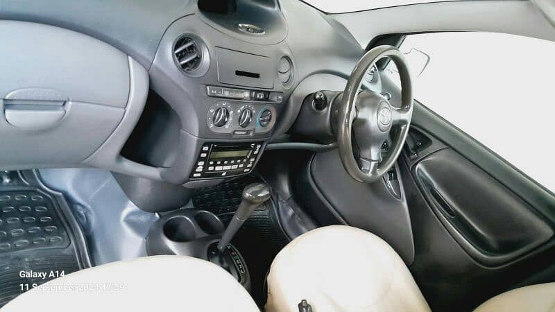 Toyota Vitz 2003 3