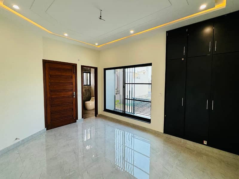 10 Marla luxury house for sale in outstanding location at royal orchard 3