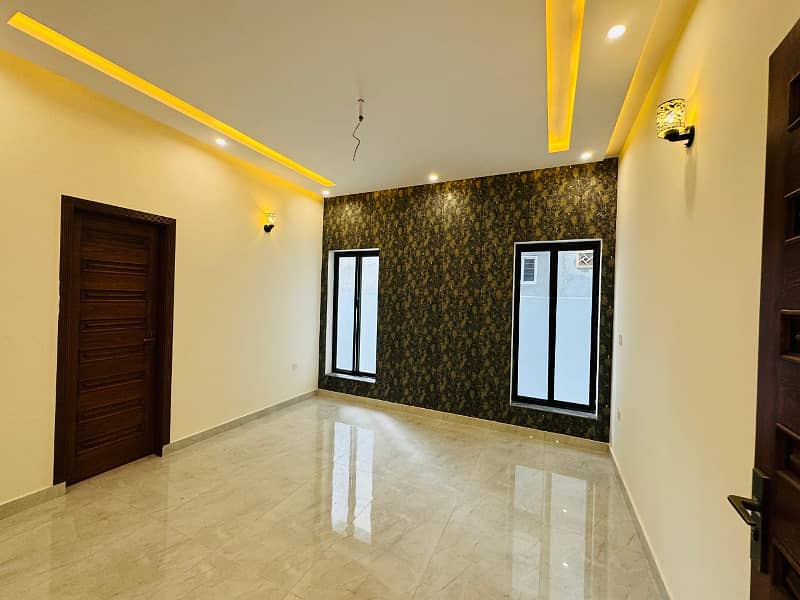 10 Marla luxury house for sale in outstanding location at royal orchard 7