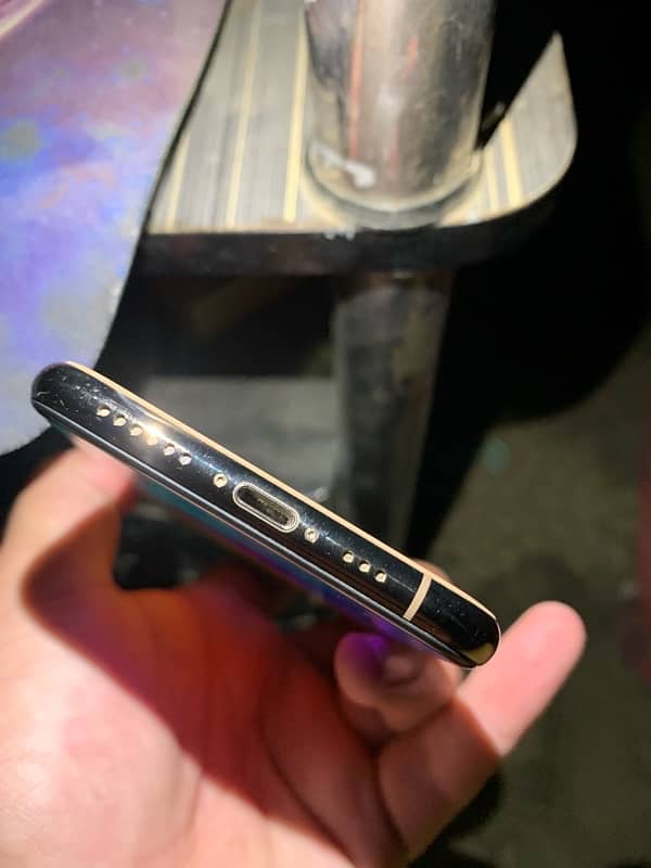 iPhone Xs 64gb Pta approved with box 4