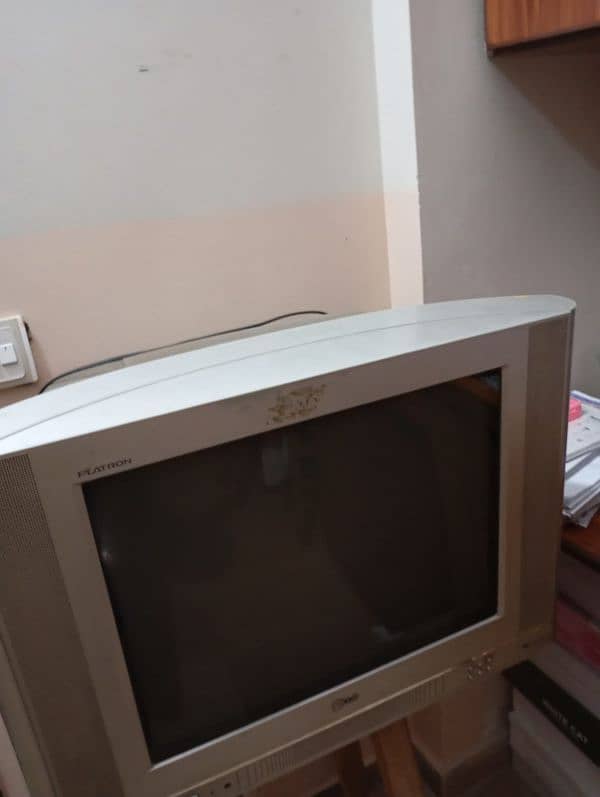 LG Television (TV) 2