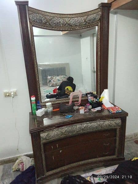 DRESSING TABLE 2