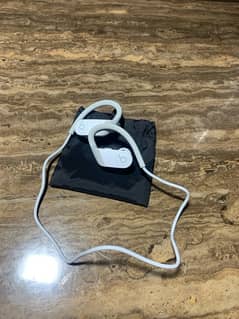 Powerbeats High Performance Bluetooth Earphones BRAND NEW