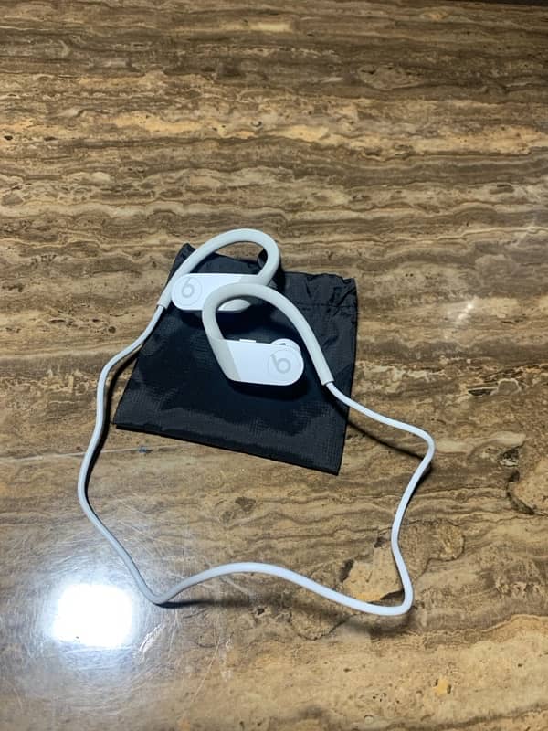 Powerbeats High Performance Bluetooth Earphones BRAND NEW 0