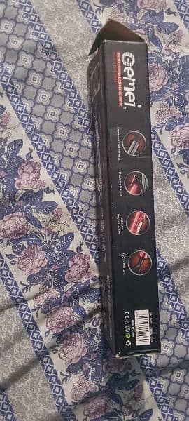 GEMEi HAIR STRAIGHTENER WITH BOX 1