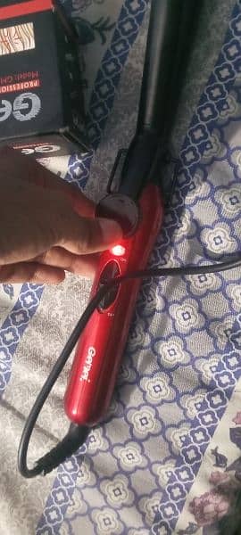 GEMEi HAIR STRAIGHTENER WITH BOX 7