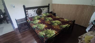 Iron bed (king size) with side tables