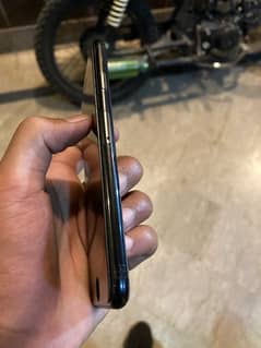 I am selling iPhone SE 2020