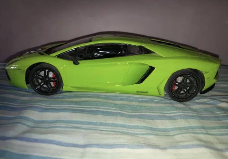 Lamborghini Aventador LP700-4 RC car 3