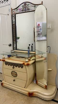 Dressing table