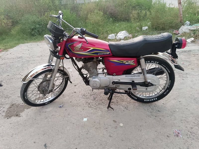 new condition bike Honda 125 2016/17 model number Lahore 0