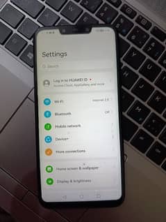 Huawei Mate 20 Lite.