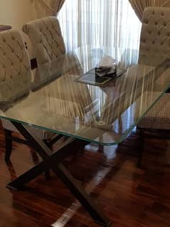 6 seater Glass dining table in Lush condition.