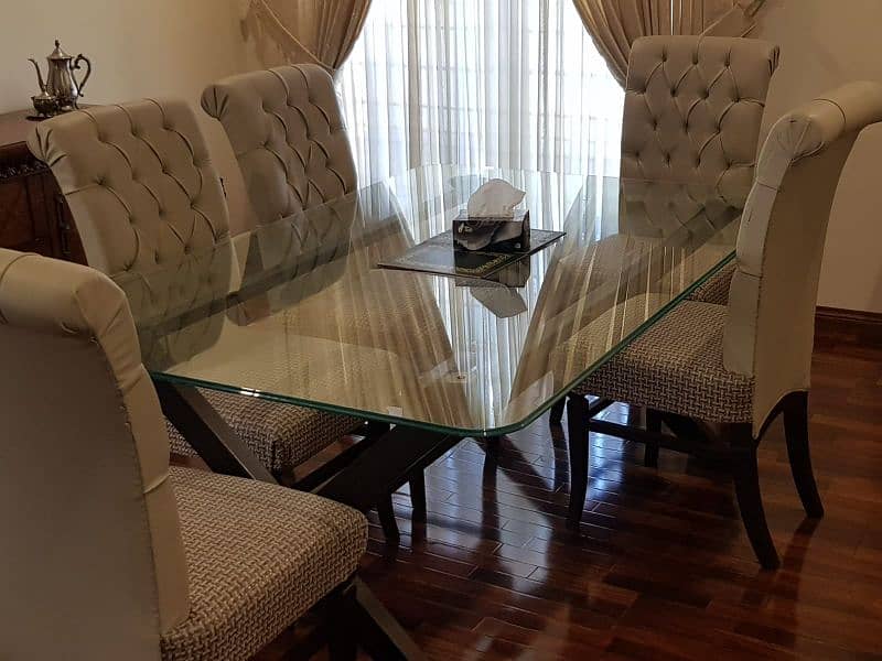 6 seater Glass dining table in Lush condition. 1