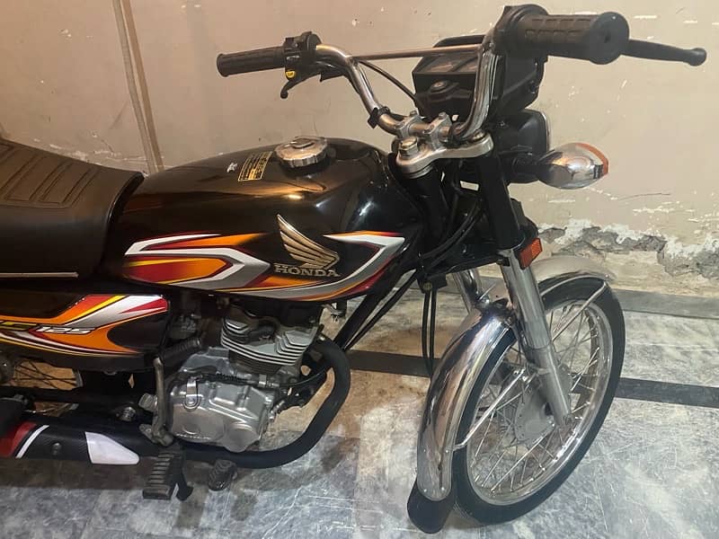 Honda CG125 2022 Black Color Total Geniune 2