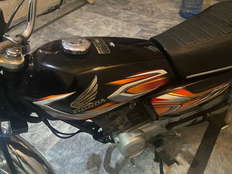 Honda CG125 2022 Black Color Total Geniune 3