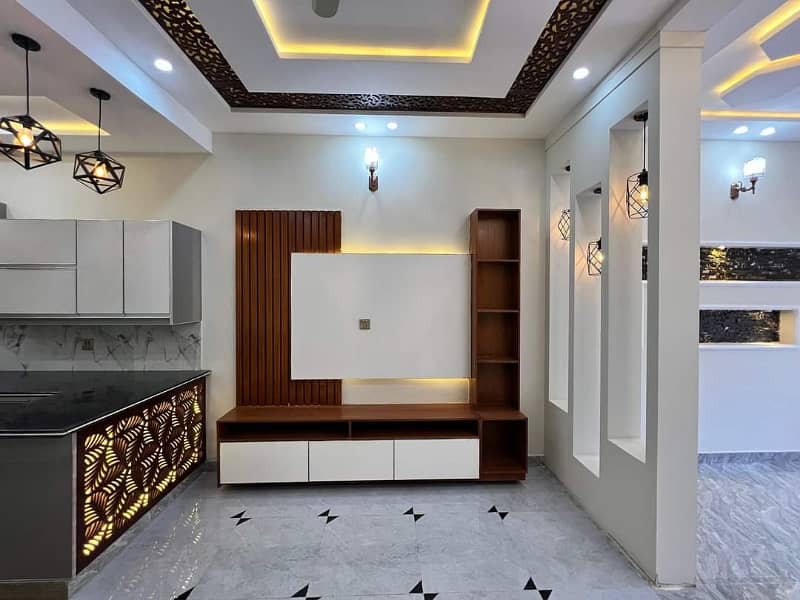 10 Marla Designer Lush Condition House Available For Rent Bahria town phase 8 Rawalpindi 3