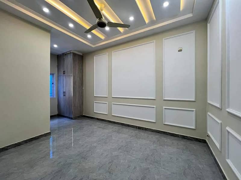 10 Marla Designer Lush Condition House Available For Rent Bahria town phase 8 Rawalpindi 4