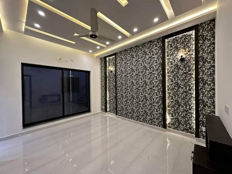 10 Marla Designer Lush Condition House Available For Rent Bahria town phase 8 Rawalpindi 21