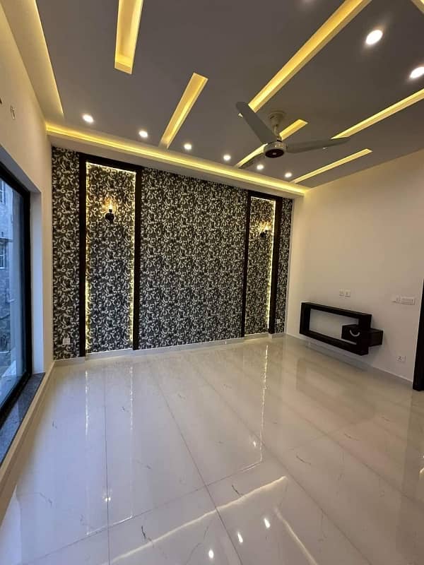 10 Marla Designer Lush Condition House Available For Rent Bahria town phase 8 Rawalpindi 22