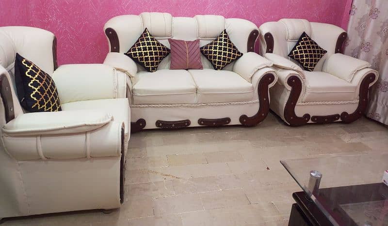 7 Seater Leather Sofa with Centre Table 1