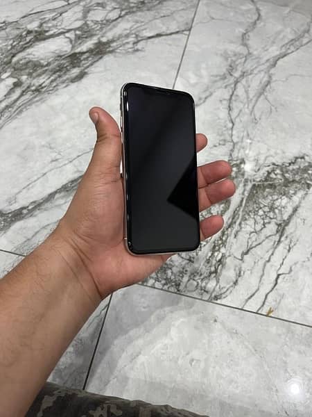 Iphone X 64 GB Non PTA (Sim Working) 1