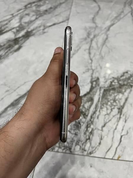 Iphone X 64 GB Non PTA (Sim Working) 4