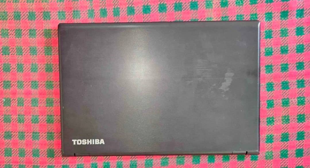 TOSHIBA LAPTOP I5 4 Generation DYANBOOK 1