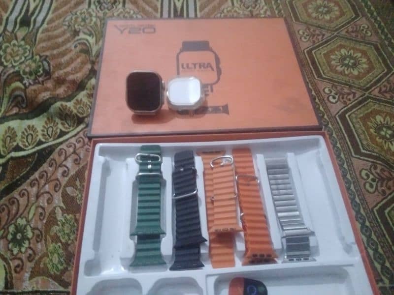 SMART WATCH WITH 5 STRAPS 4