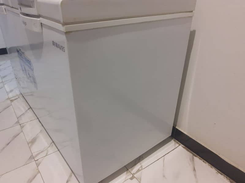 Wave freezer Available for sale Just like brand New only 10 month use 2