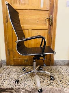 Rotating executive chair